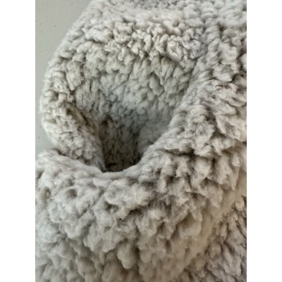 NWT Love Tree Soft Sherpa Faux Fur Vest Jacket Hooded Soft Comfort White&Gray M - Picture 6 of 12